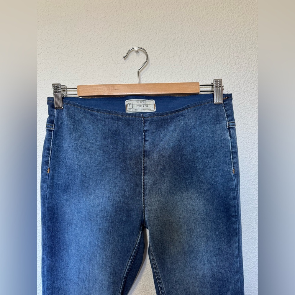 Free people Penny pull-on flare jeans . - Picture 3 of 8